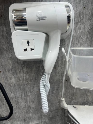 مجفف الشعر المعلق على الحائط