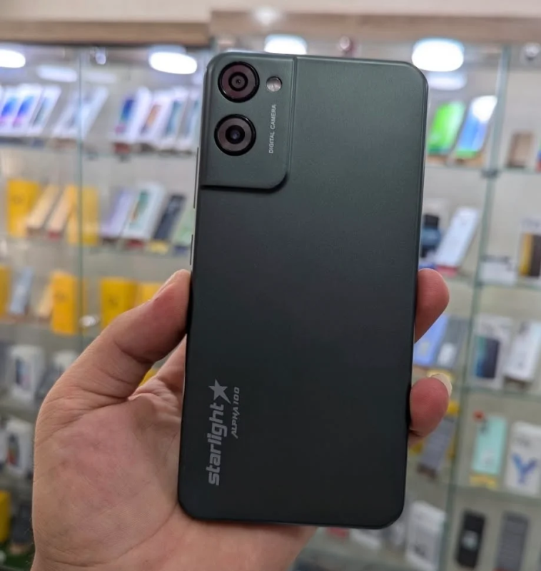 Starlight Alpha100 smartphone